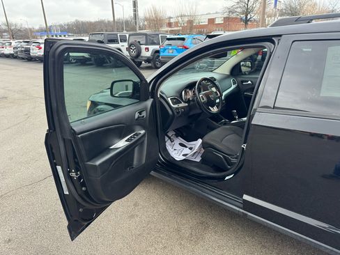 Used 2016 Dodge Journey SE w/ Flexible Seating Group image 14