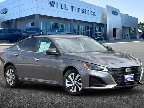 Used 2025 Nissan Altima 2.5 S FWD image 2
