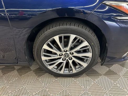 Used 2019 Lexus ES 350 w/ Premium Package FWD image 2