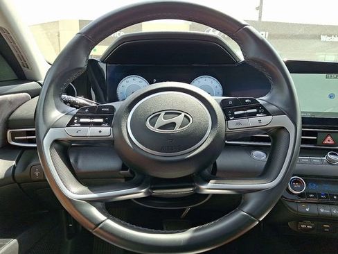 Certified 2025 Hyundai Elantra Limited FWD image 20