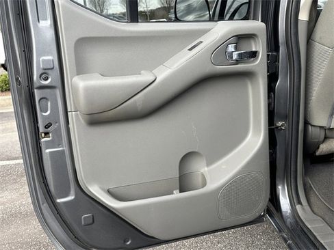 Used 2019 Nissan Frontier SV image 21