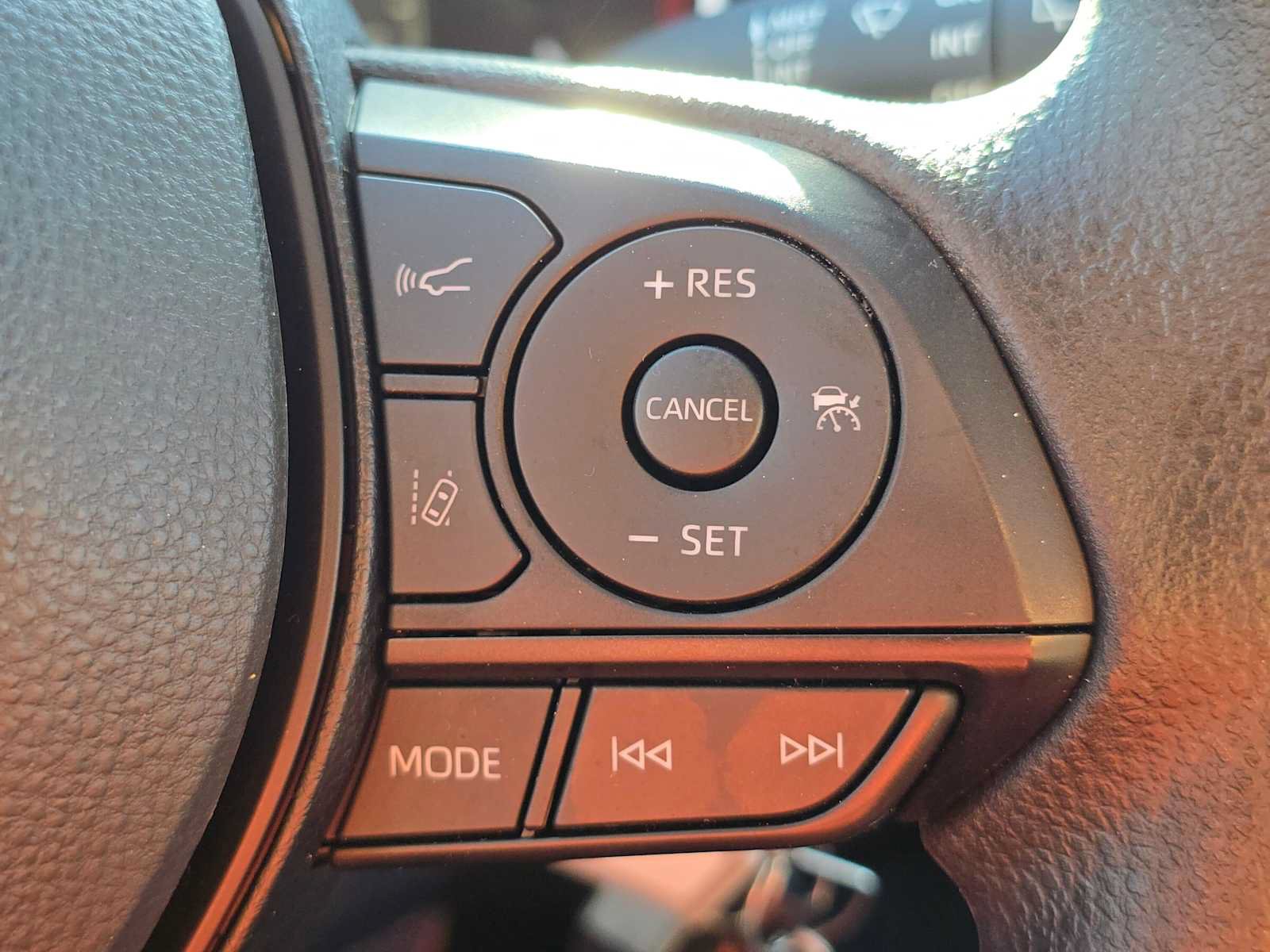 Certified 2025 Toyota RAV4 LE AWD/4WD image 29