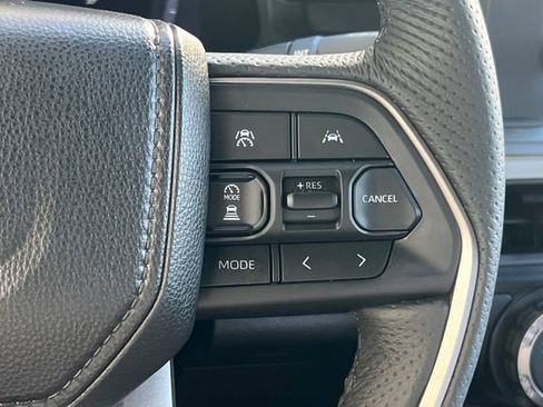 Used 2025 Toyota Tacoma TRD Sport AWD/4WD image 30