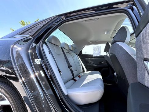 Used 2025 Hyundai Elantra Limited FWD image 20