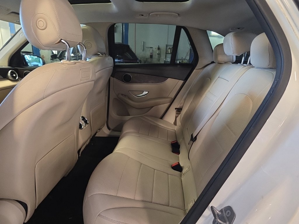 Used 2019 Mercedes-Benz GLC 300 w/ Premium Package image 5