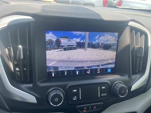 Used 2024 GMC Terrain SLT w/ Tech Package FWD image 16