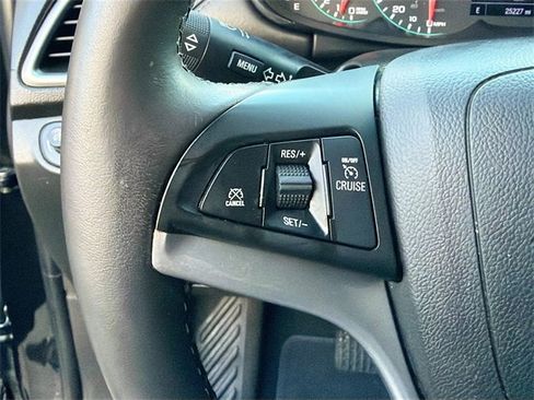 Used 2020 Chevrolet Trax LT w/ LT Convenience Package image 31