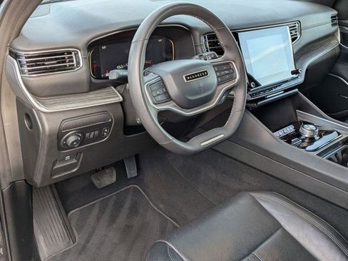 Used 2024 Jeep Wagoneer Series II w/ Flexible Seating Group image 10