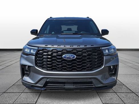 Used 2025 Ford Explorer ST-Line w/ ST-Line Street Pack AWD/4WD image 2