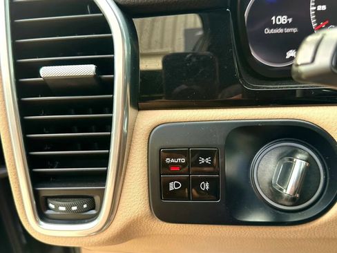 Used 2019 Porsche Cayenne AWD/4WD image 32