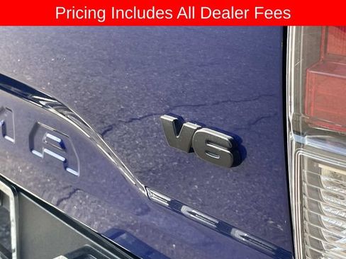 Used 2022 Toyota Tacoma TRD Off-Road AWD/4WD image 9