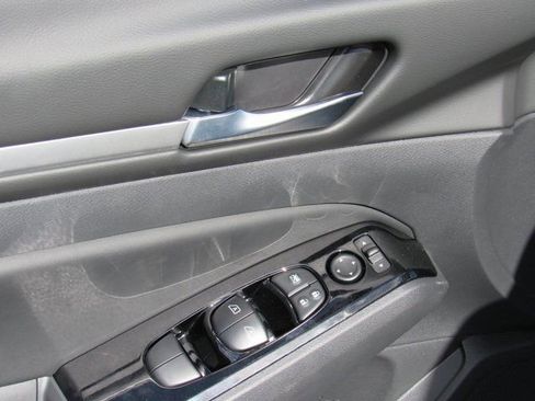 New 2025 Nissan Altima 2.5 SL image 10