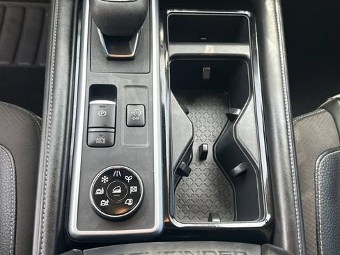 Used 2023 Nissan Pathfinder SL AWD/4WD image 19