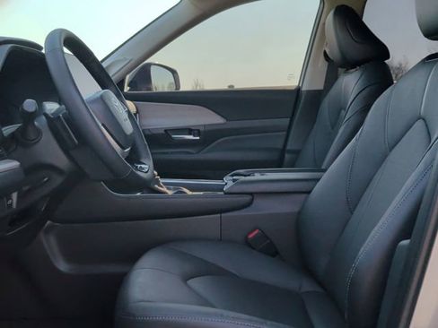 Certified 2026 Toyota Grand Highlander Platinum image 13