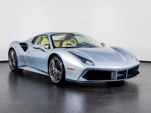 Used 2019 Ferrari 488 Spider image 4