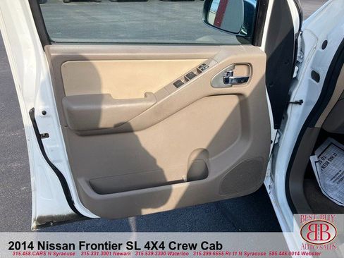 Used 2014 Nissan Frontier SL w/ SL Moonroof Package AWD/4WD image 9