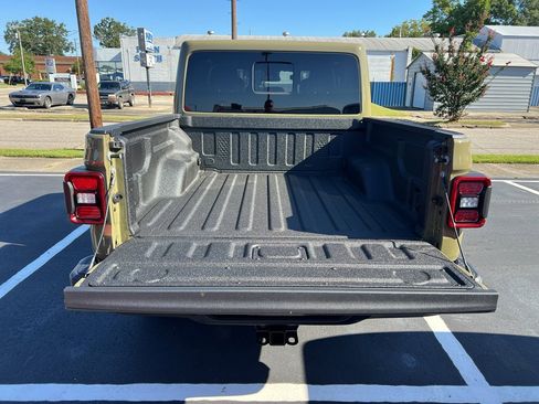 New 2025 Jeep Gladiator Sport image 17