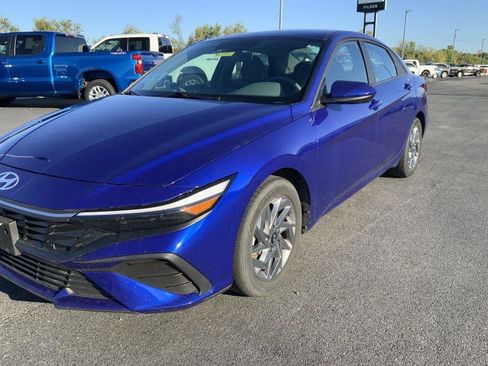 Used 2024 Hyundai Elantra SEL image 13