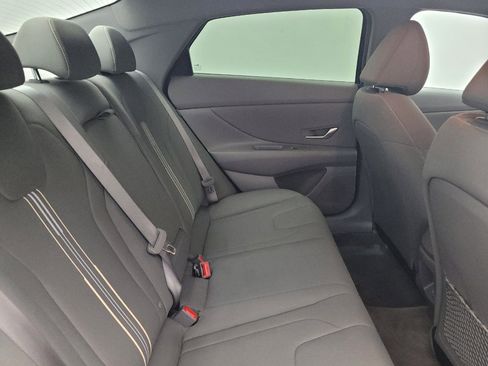 Used 2025 Hyundai Elantra SEL FWD image 19