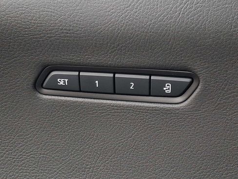 Used 2025 Cadillac XT6 Luxury image 25