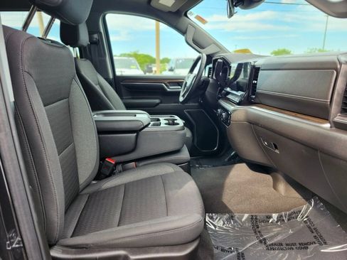 Used 2024 Chevrolet Silverado 1500 LT AWD/4WD image 9