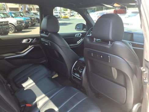 Used 2021 BMW X7 xDrive40i w/ M Sport Package AWD/4WD image 13