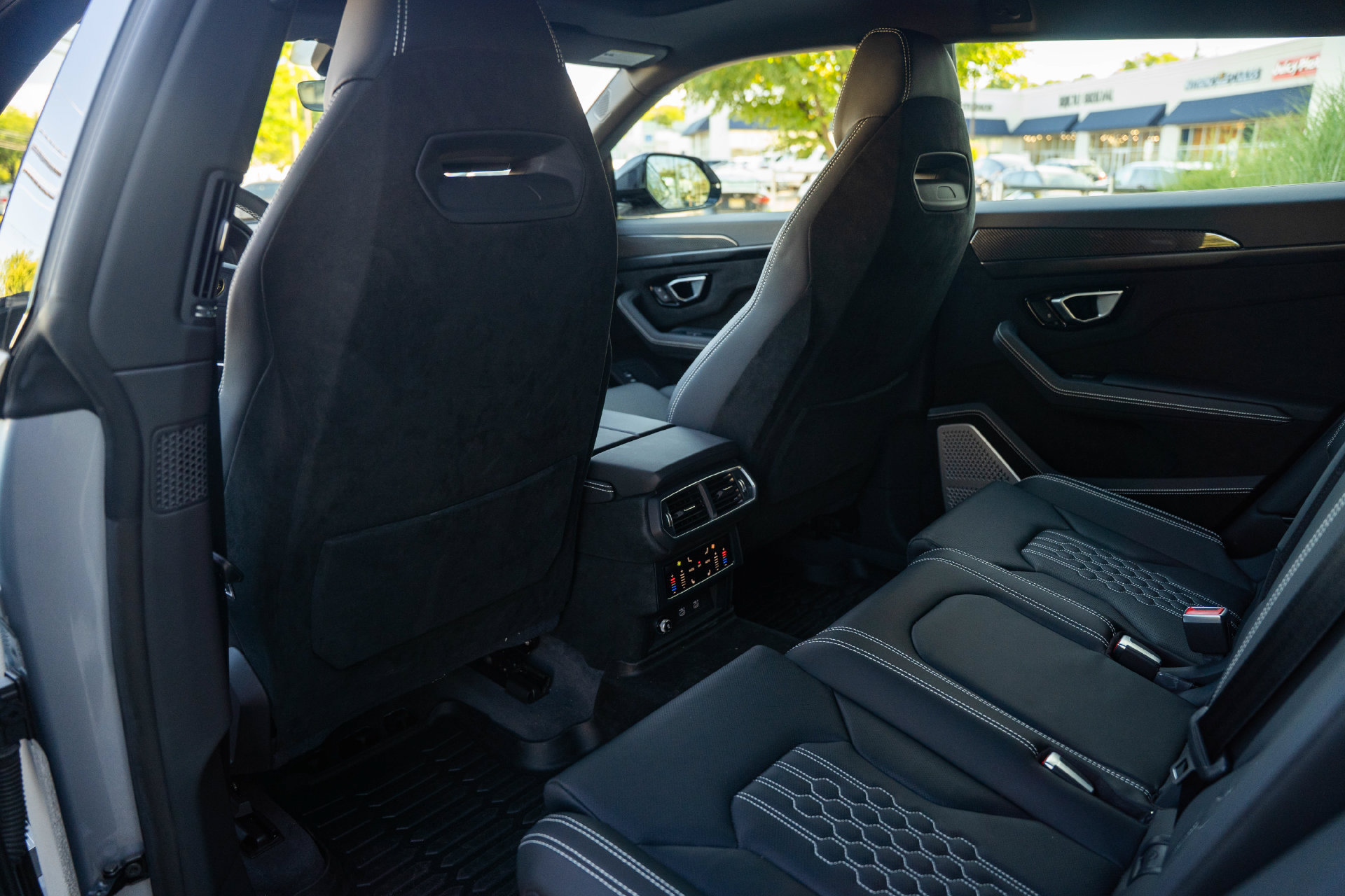 Used 2024 Lamborghini Urus Performante AWD/4WD image 25