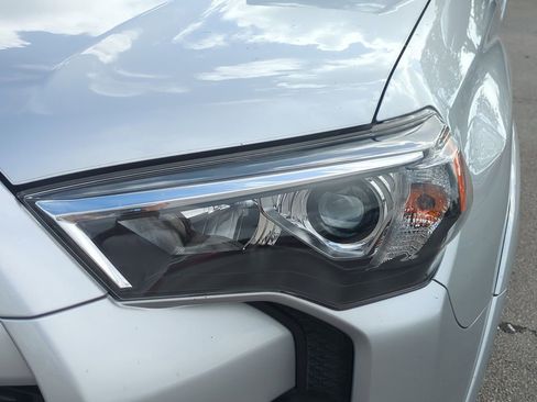 Used 2022 Toyota 4Runner SR5 Premium w/ Moonroof Package RWD image 11