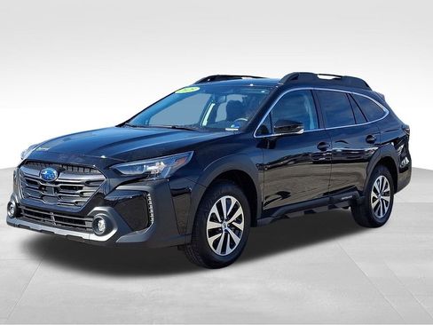 Used 2025 Subaru Outback Premium image 3
