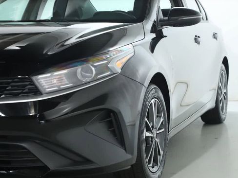 Used 2024 Kia Forte LXS w/ LXS Technology Package FWD image 4