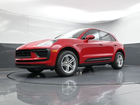 Certified 2025 Porsche Macan image 27