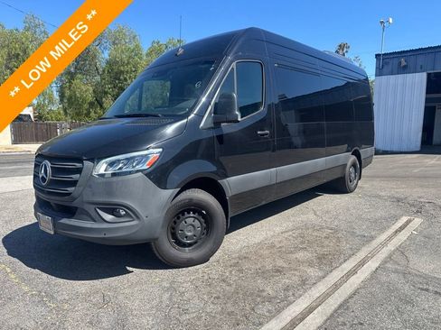 Used 2024 Mercedes-Benz Sprinter 2500 image 1
