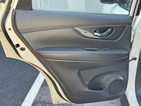 Used 2017 Nissan Rogue S AWD/4WD image 34