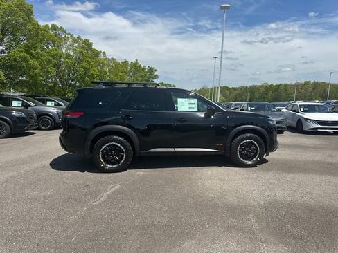 New 2026 Nissan Pathfinder Rock Creek image 3