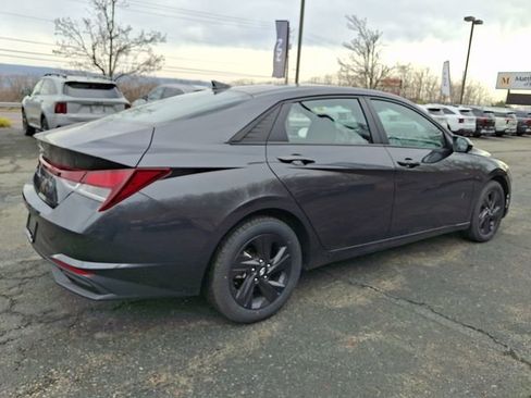 Used 2022 Hyundai Elantra SEL w/ Convenience Package image 6