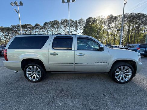 Used 2013 Chevrolet Suburban LTZ image 3