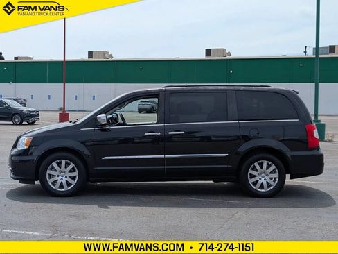 Used 2012 Chrysler Town & Country Touring-L w/ Entertainment Group #2 FWD image 4