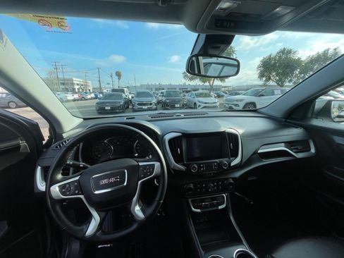 Used 2024 GMC Terrain SLT image 36