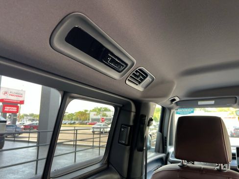 Used 2025 Volkswagen ID. Buzz Pro S RWD image 50
