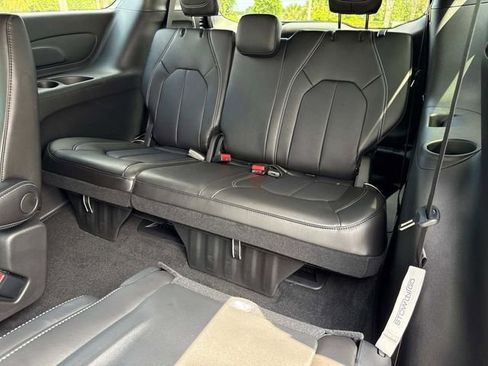 New 2026 Chrysler Pacifica Select image 11