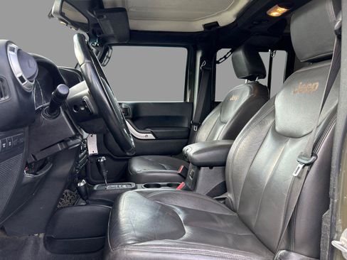 Used 2016 Jeep Wrangler Unlimited Rubicon w/ Connectivity Group AWD/4WD image 15