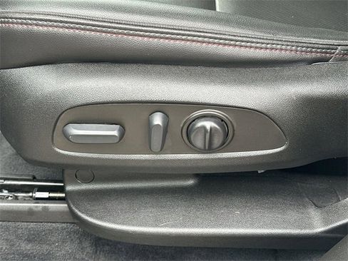 Used 2022 Chevrolet Traverse RS image 33