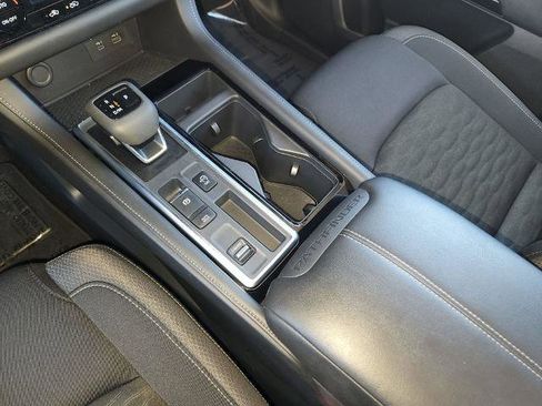 Certified 2025 Nissan Pathfinder SV image 22