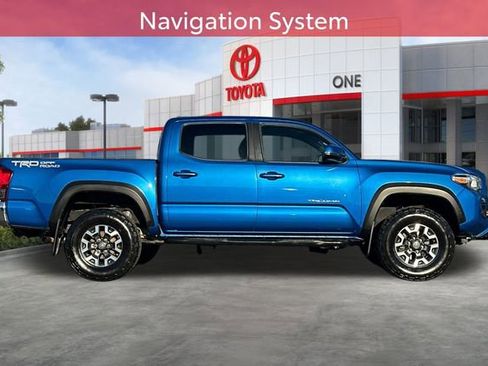 Certified 2017 Toyota Tacoma TRD Off-Road image 3