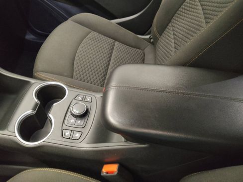 Used 2021 GMC Terrain SLE w/ Driver Convenience Package FWD image 26