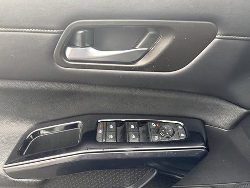 Used 2022 Nissan Pathfinder SV AWD/4WD image 10