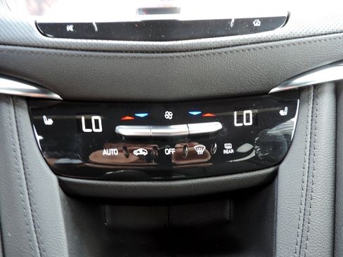 Used 2025 Cadillac XT5 Premium Luxury FWD image 4