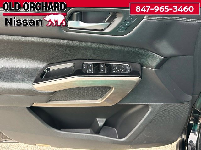 Used 2022 Nissan Pathfinder Platinum w/ Lighting Package (N92) FWD image 8