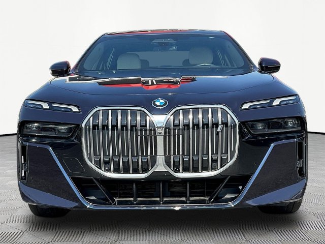 Used 2023 BMW i7 xDrive60 AWD/4WD image 2