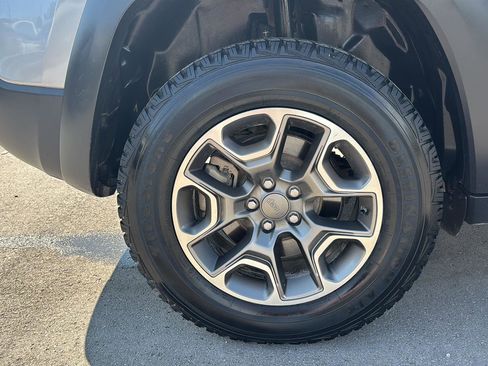 Used 2020 Jeep Cherokee Trailhawk w/ Cold Weather Group image 11